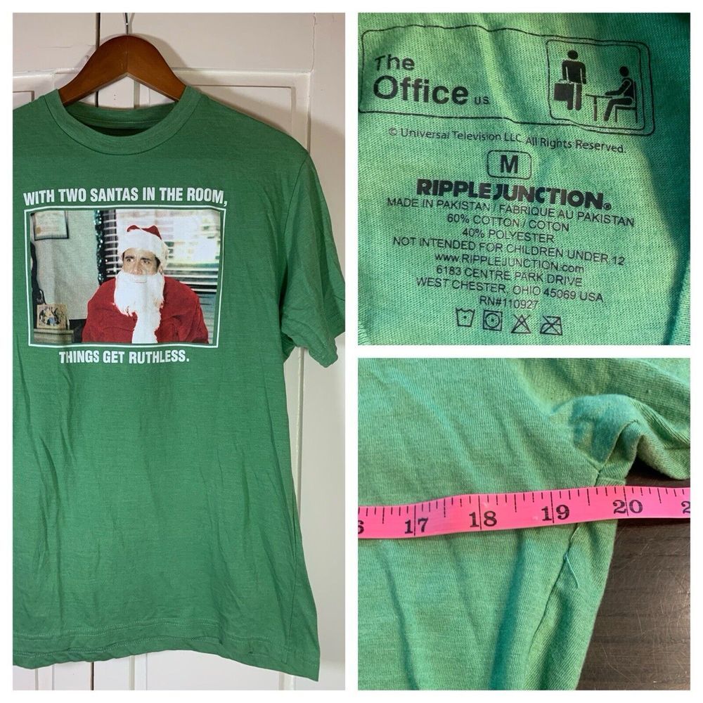 The Office Graphic T Shirt Medium Two Santas In The Room Green Christmas Holiday